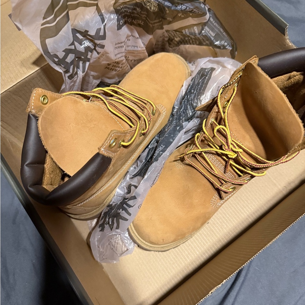 Timberland Men's Tan Boots size 7 in youth